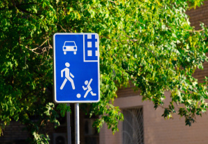 Вопрос от подписчика: как установить дорожный знак на придомовой территории?